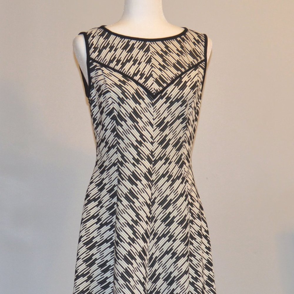 3/$25 Donna Morgan Sleeveless Dress - Picture 1 of 9
